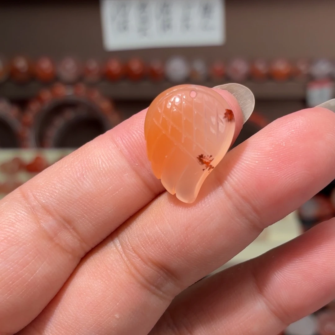 南红玛瑙未镶嵌川料吊坠孔羽毛