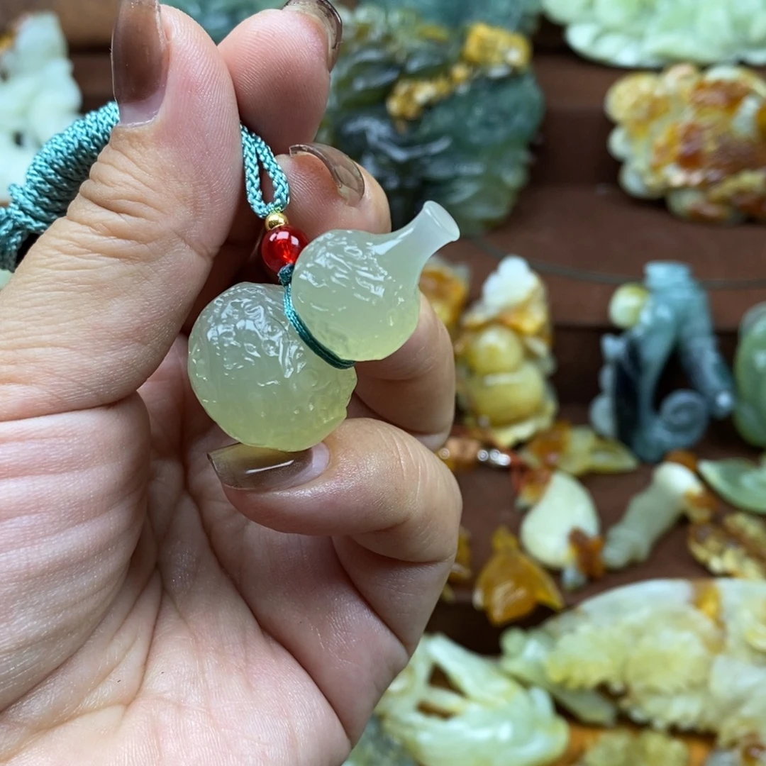 蛇纹石玉未镶嵌颈饰