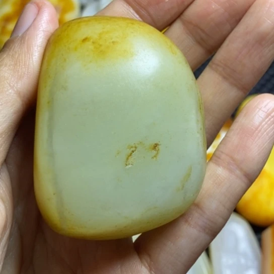 和田玉颈饰未镶嵌破*子