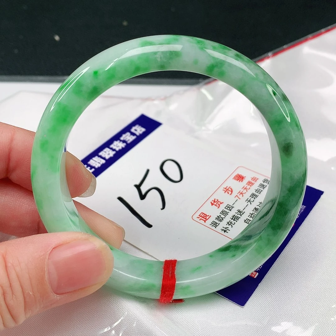 翡翠手镯未镶嵌翡翠