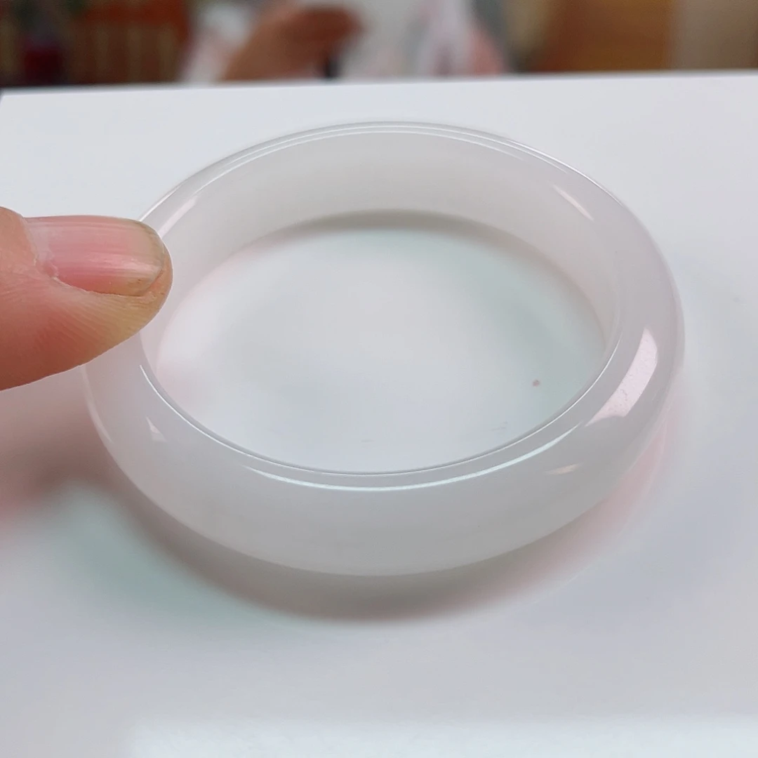 石英质玉手镯未镶嵌…*沈