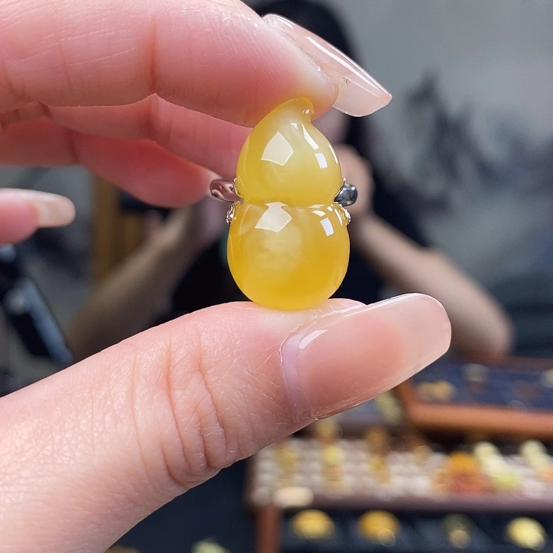 琥珀未镶嵌裸石成品