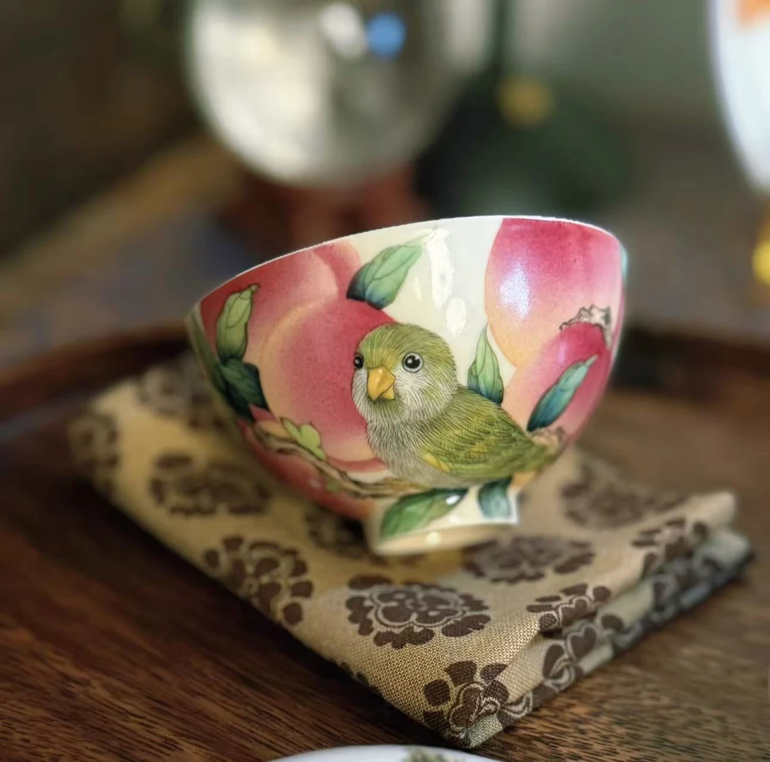 《梦乔茶器》雅圣景德镇手工手绘鹦鹉啄桃鸡心杯釉上彩高温高端窑口