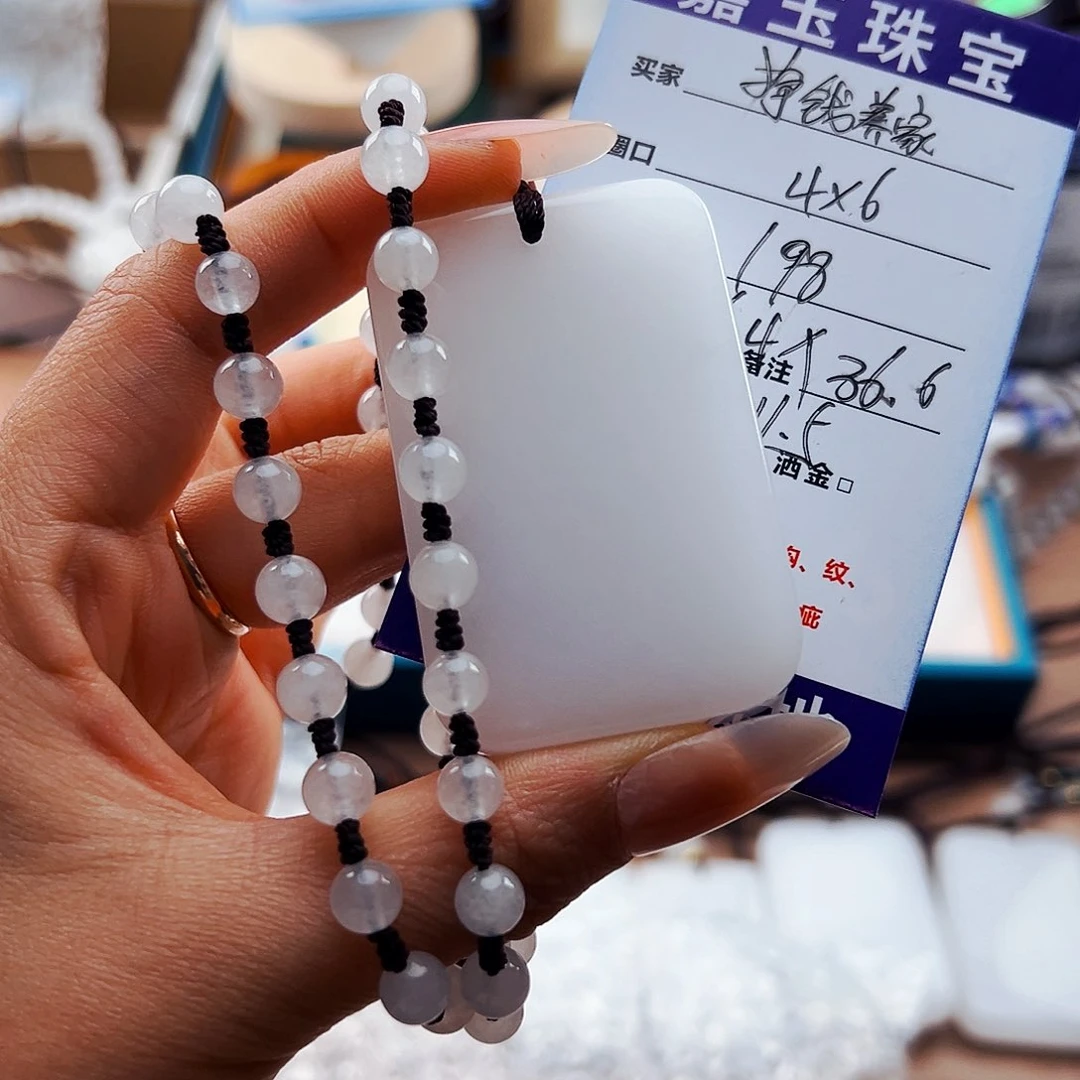 石英质玉未镶嵌颈饰