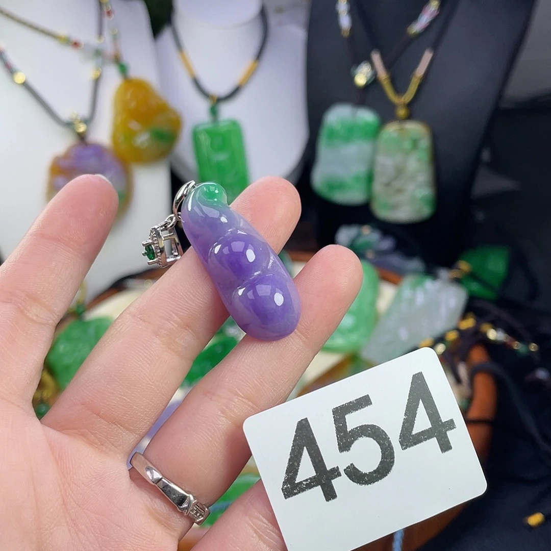 翡翠未镶嵌吊坠(赠链)