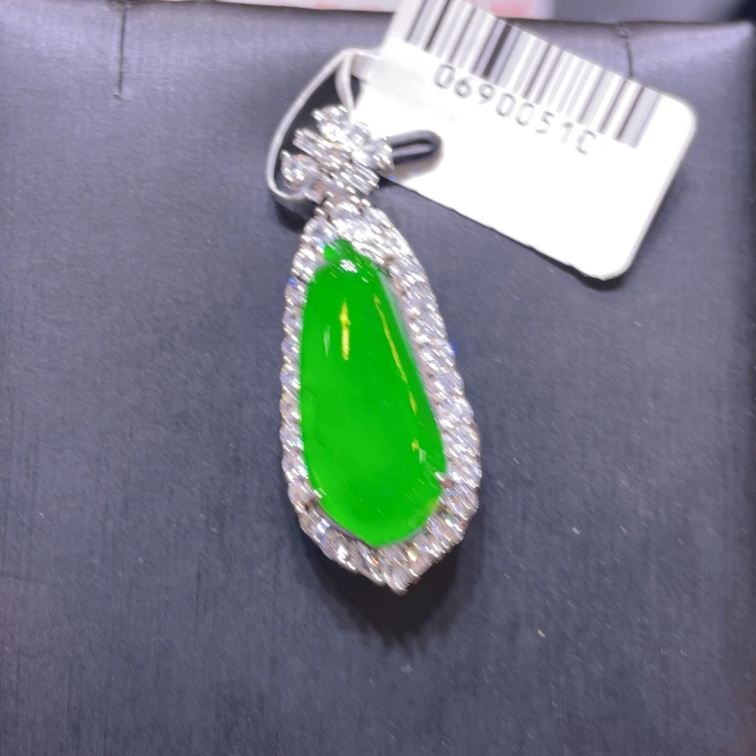 翡翠未镶嵌颈饰吊坠