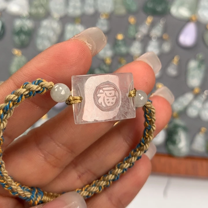 翡翠颈饰未镶嵌手牌