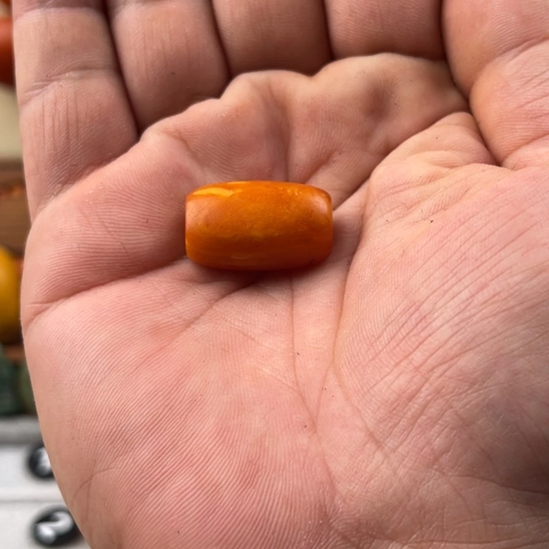 川***子蜜蜡未镶嵌颈饰老蜜蜡
