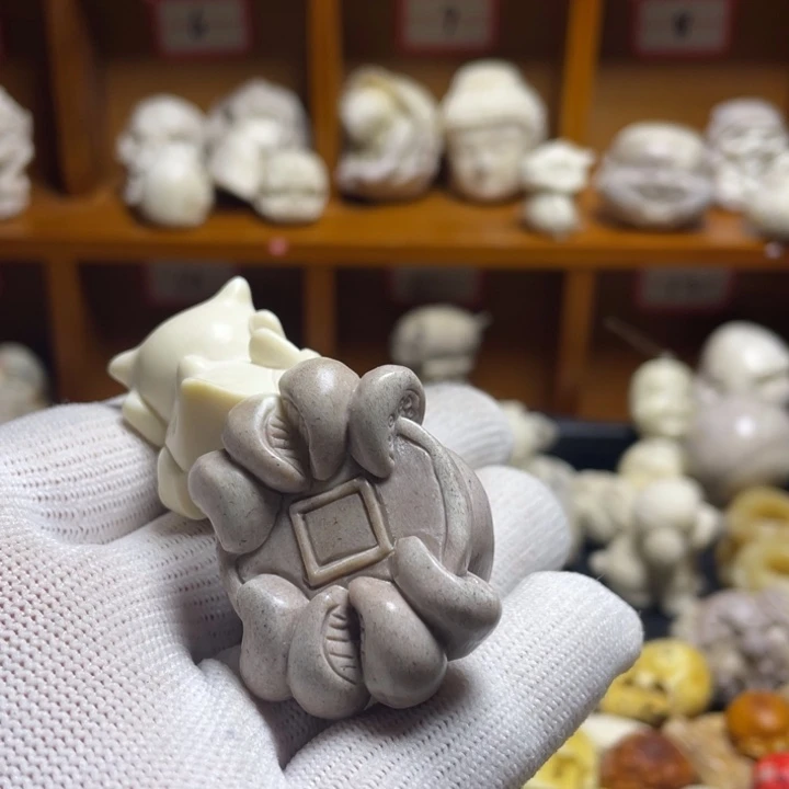 幸****非金属皮质配饰鹿角雕刻两个一起