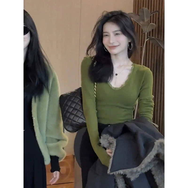 纯欲风绿色蕾丝V领打底长袖T恤女春秋气质修身内搭别致绝美小上衣