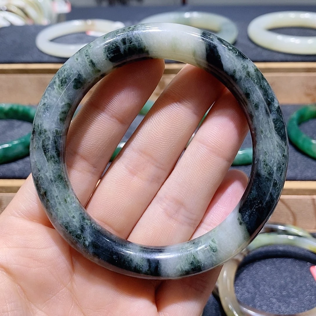 独山玉未镶嵌手镯