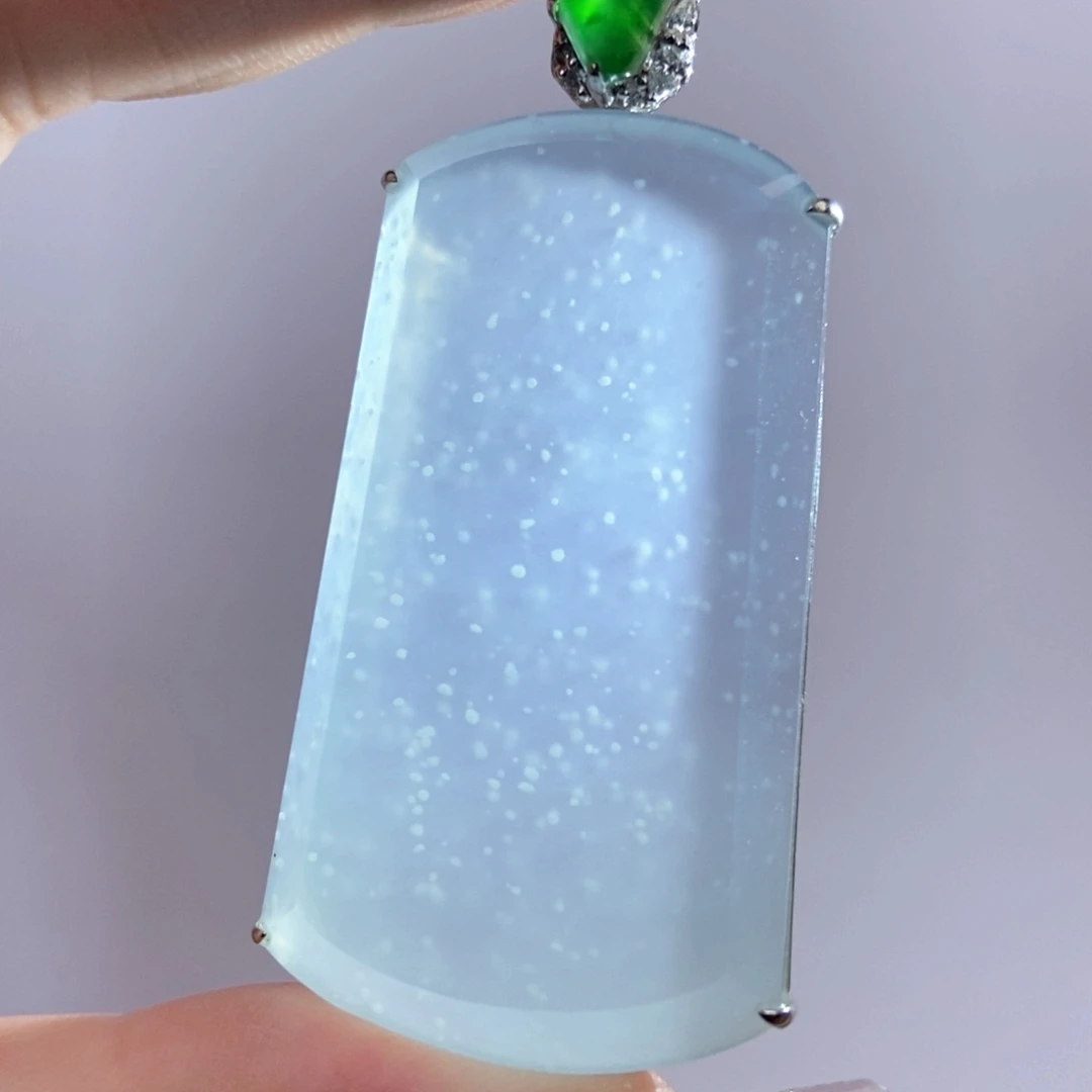 翡翠未镶嵌颈饰无事牌