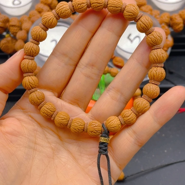 我***涵吊坠桃核见见见见3