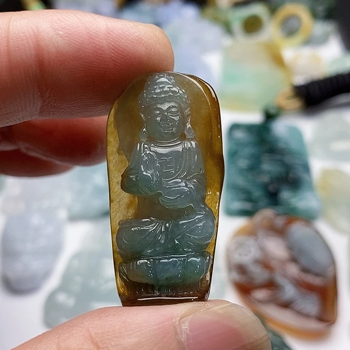 翡翠未镶嵌颈饰佛