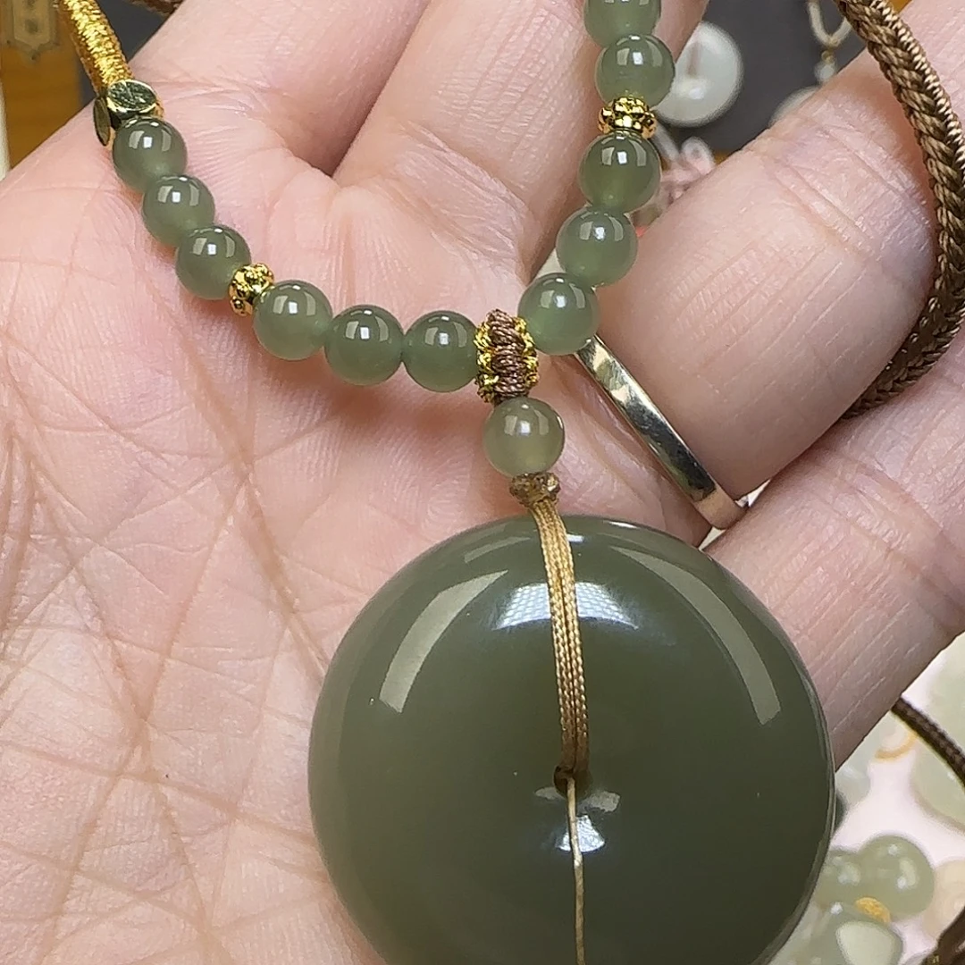 ****鑫和田玉未镶嵌颈饰