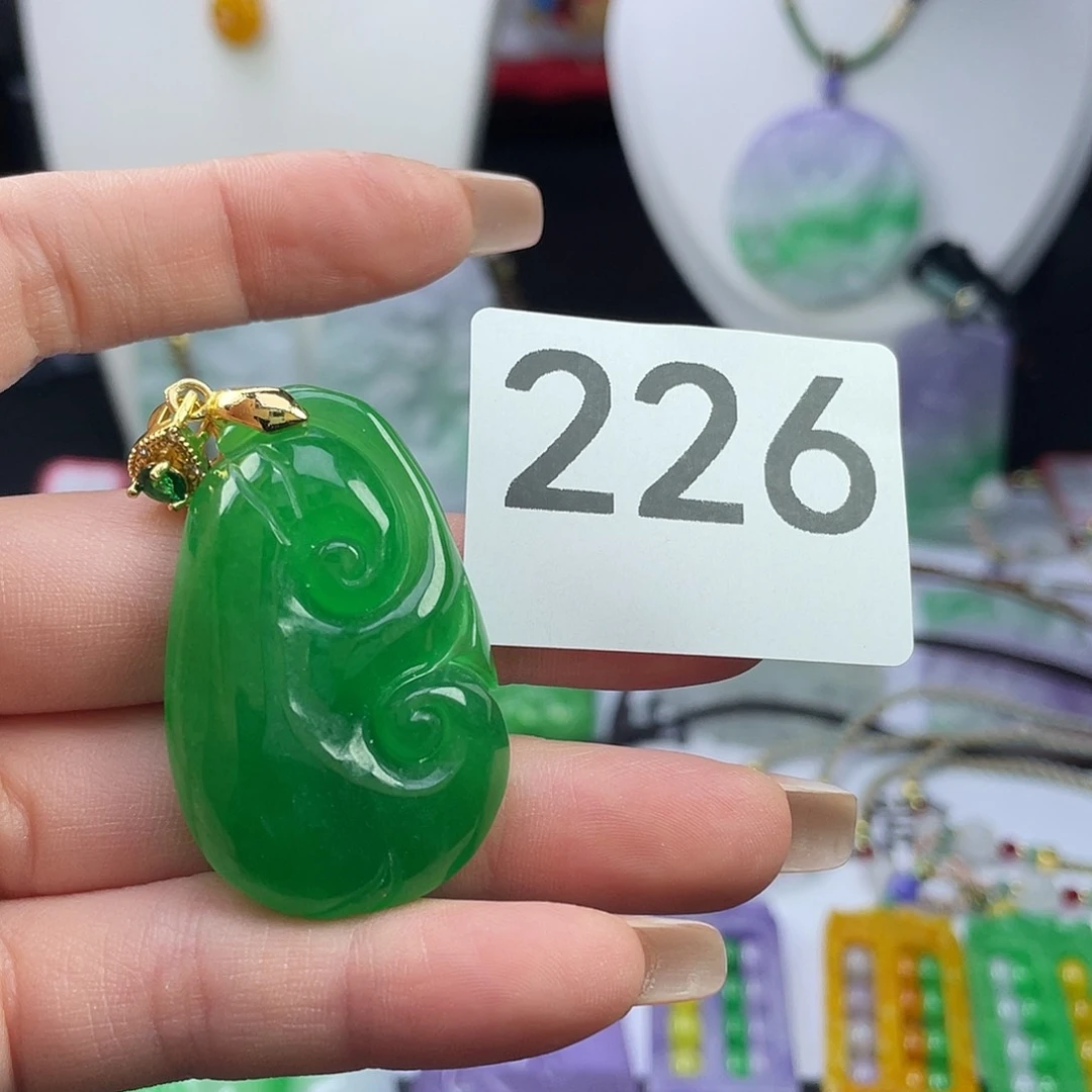 翡翠未镶嵌吊坠(赠链)