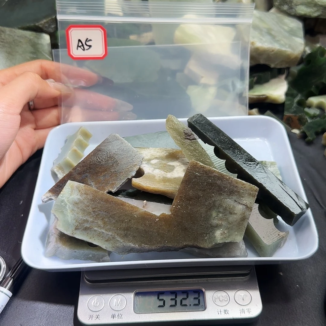 和田玉未镶嵌珠宝半成品