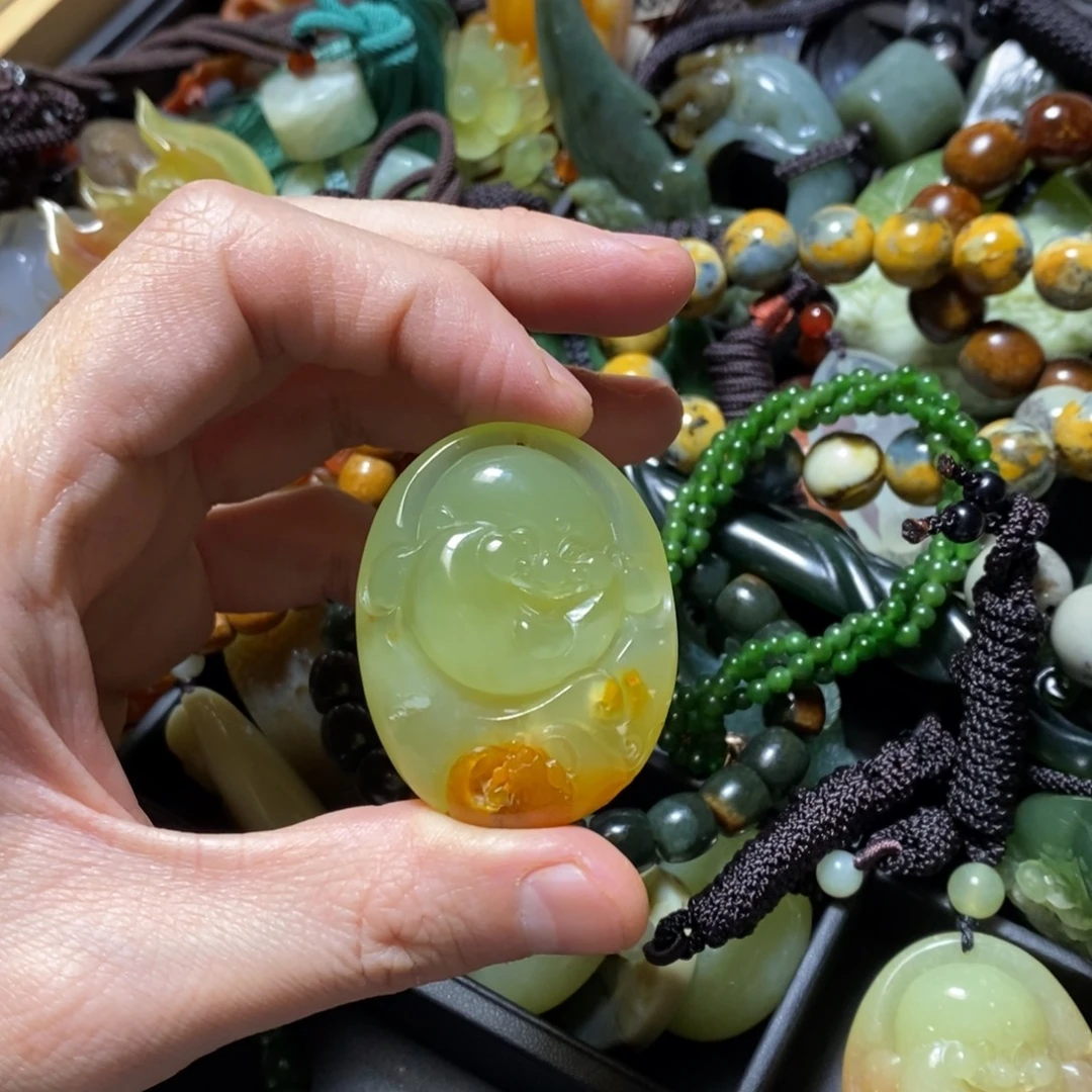 蛇纹石玉未镶嵌颈饰