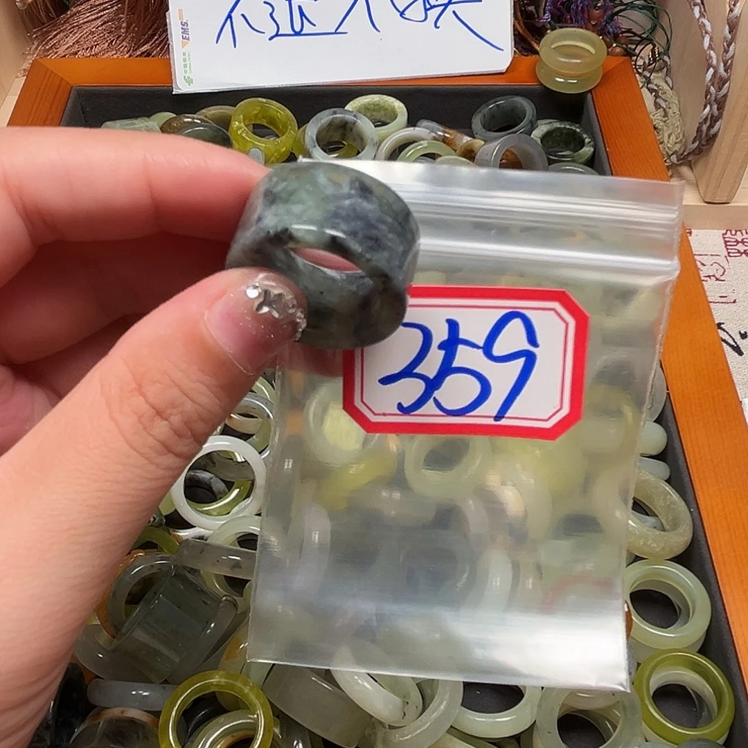 表***匠未镶嵌蛇纹石玉珠宝奇石