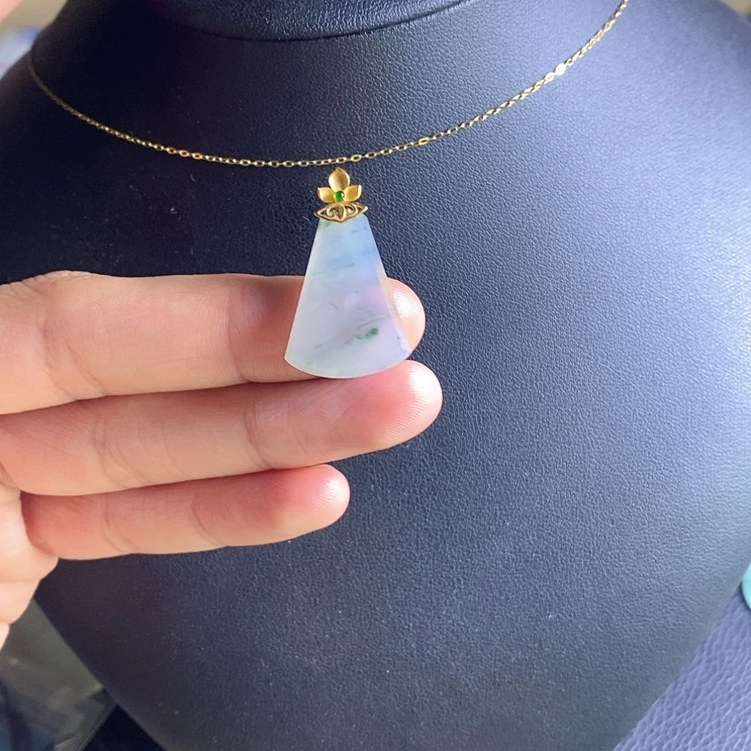 颈饰18K金镶嵌翡翠