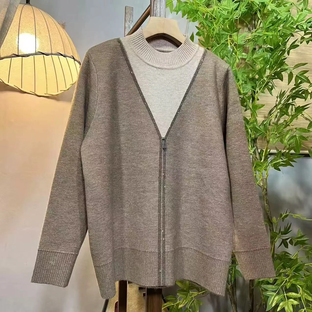 小亚推荐 v领拼接加绒毛衣