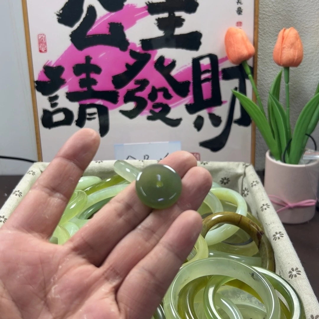 蛇纹石玉手镯未镶嵌388