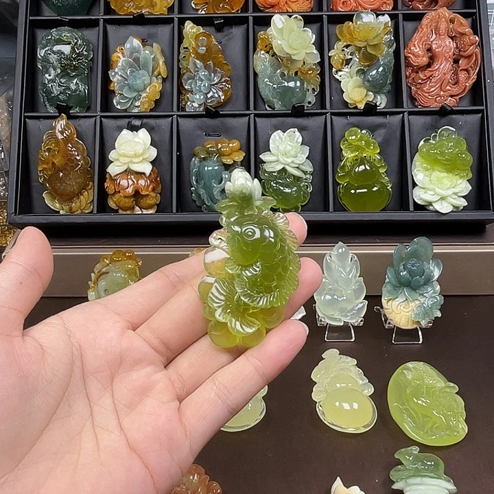 小***宁未镶嵌蛇纹石玉吊坠(不含链)