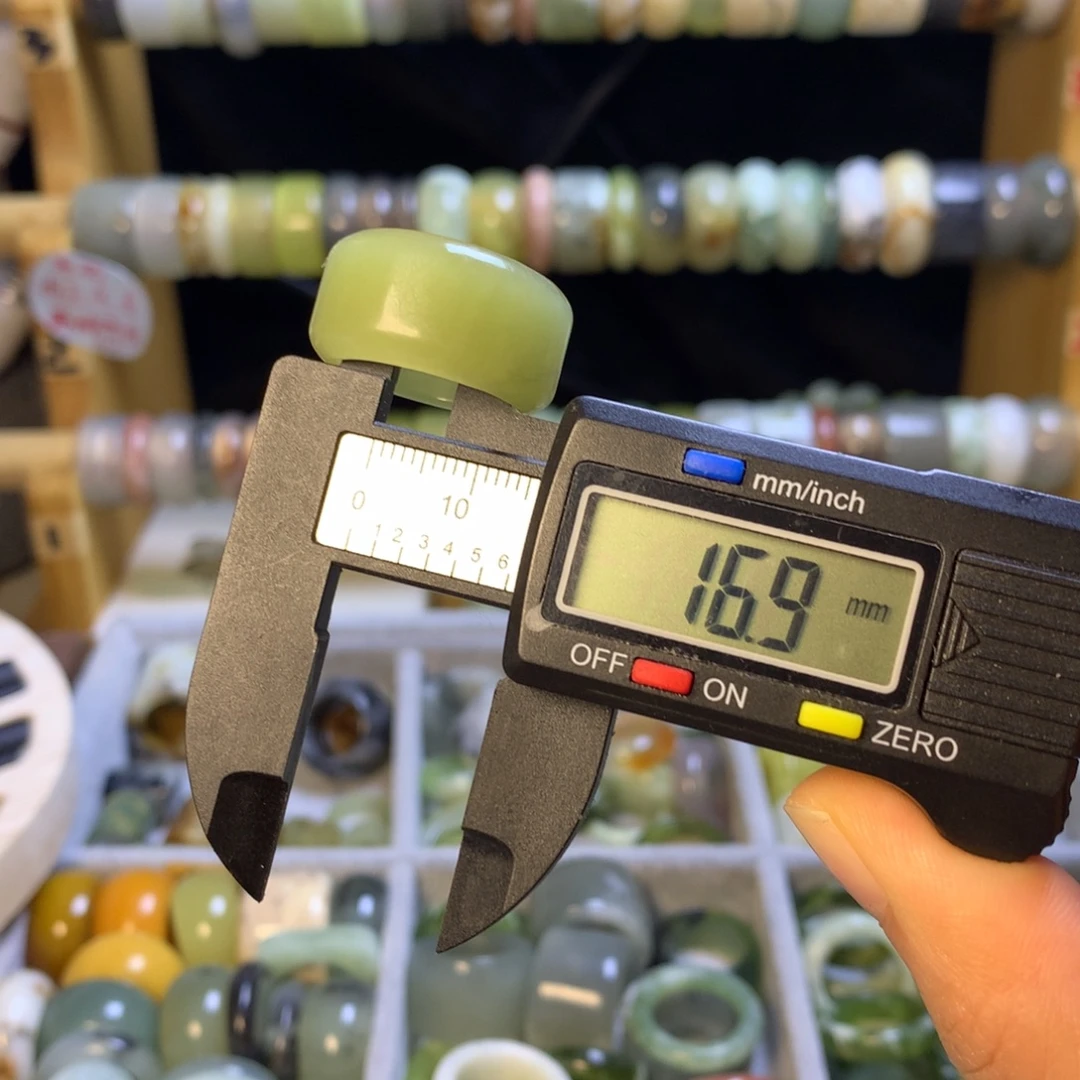 合金蛇纹石玉戒指