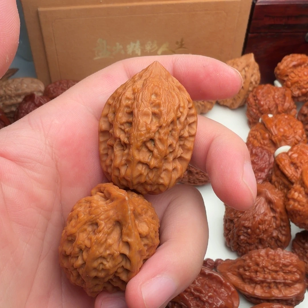 G***层文玩核桃吊坠沈阳鸡心全品