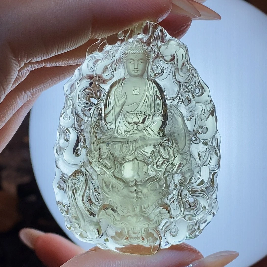 ****色未镶嵌水晶颈饰吊坠