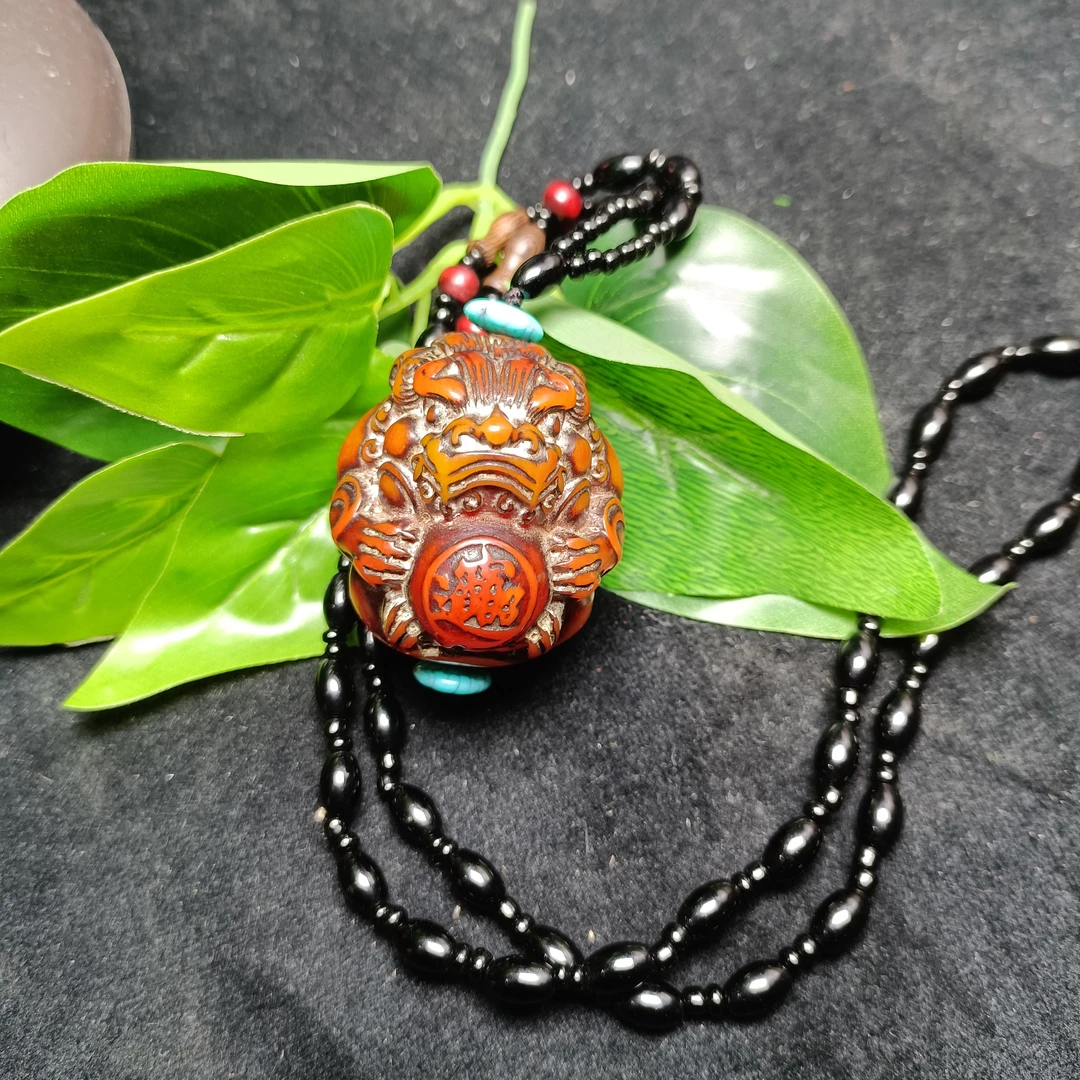 狮子抱秀球  。3