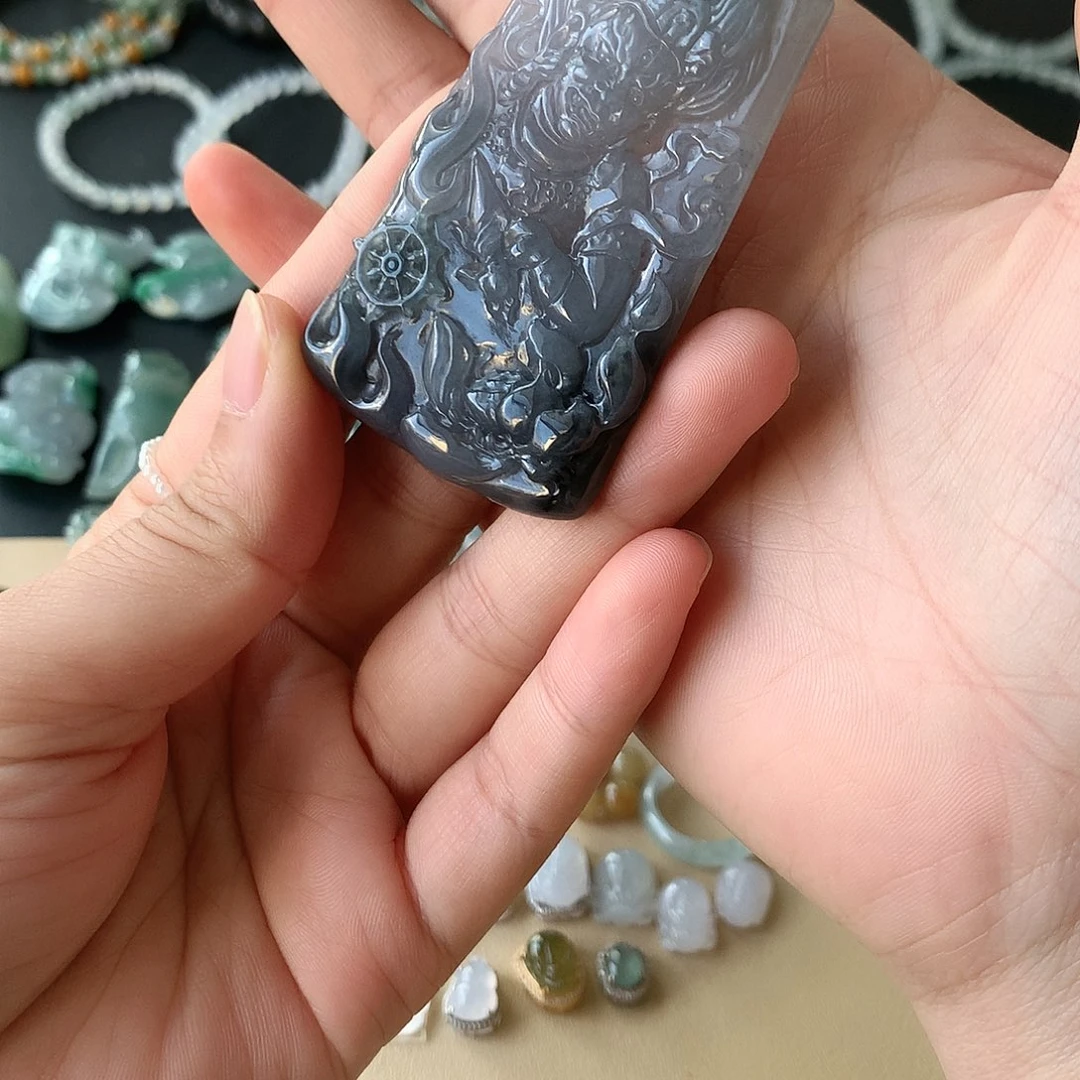 翡翠未镶嵌颈饰大黑天