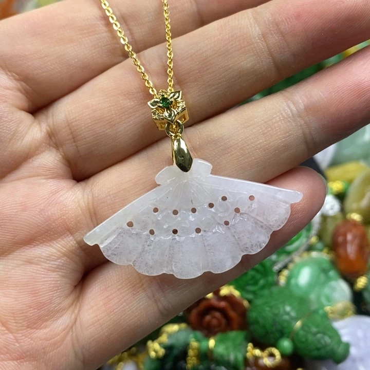 翡翠未镶嵌吊坠(赠链)
