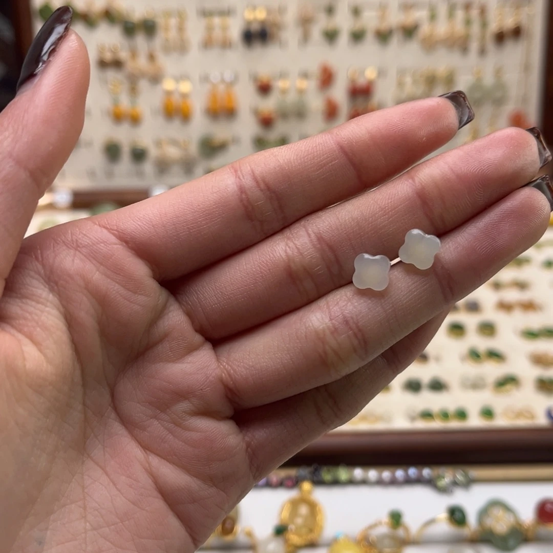 和田玉未镶嵌耳饰