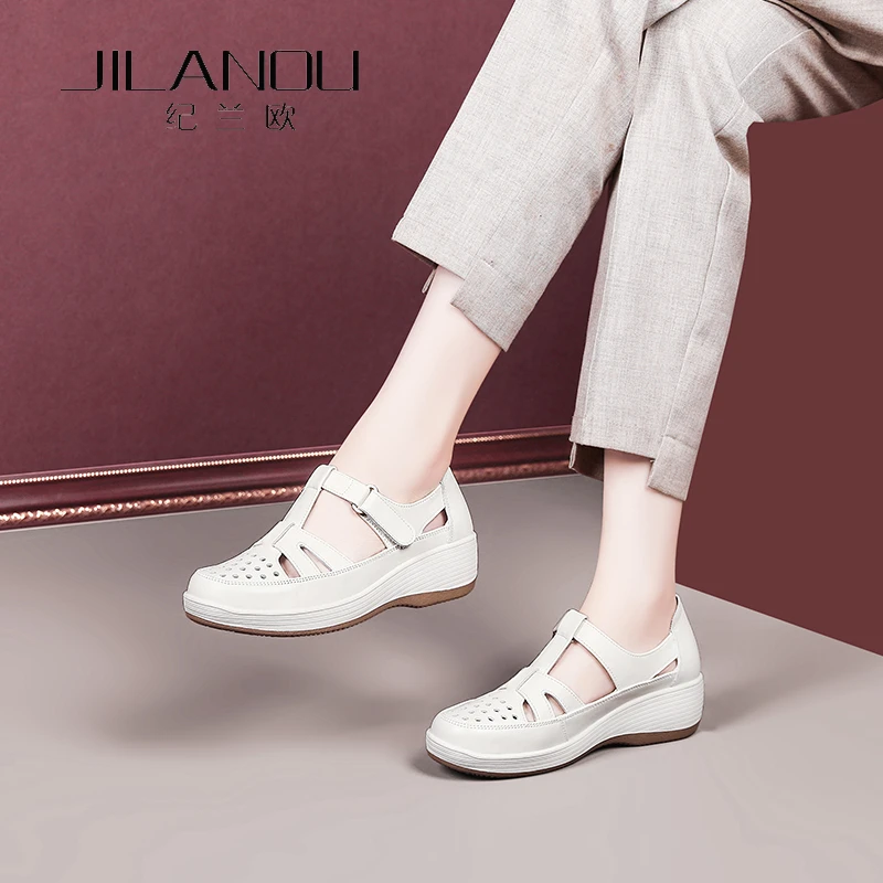 休闲包头真皮凉鞋女夏季2025新款妈妈镂空厚底坡跟软牛皮时尚女鞋