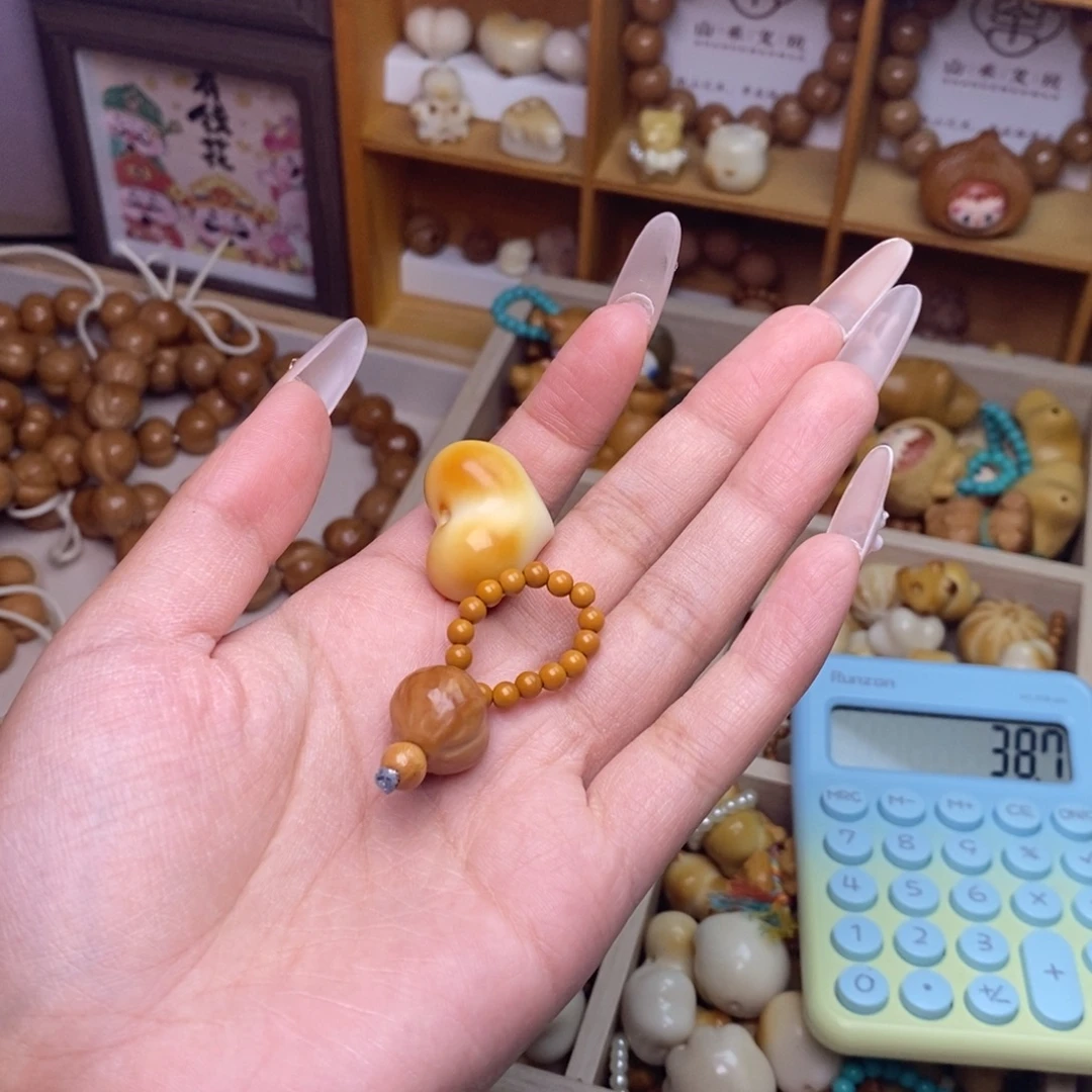吊坠猴头核桃爱心和屁桃滴流