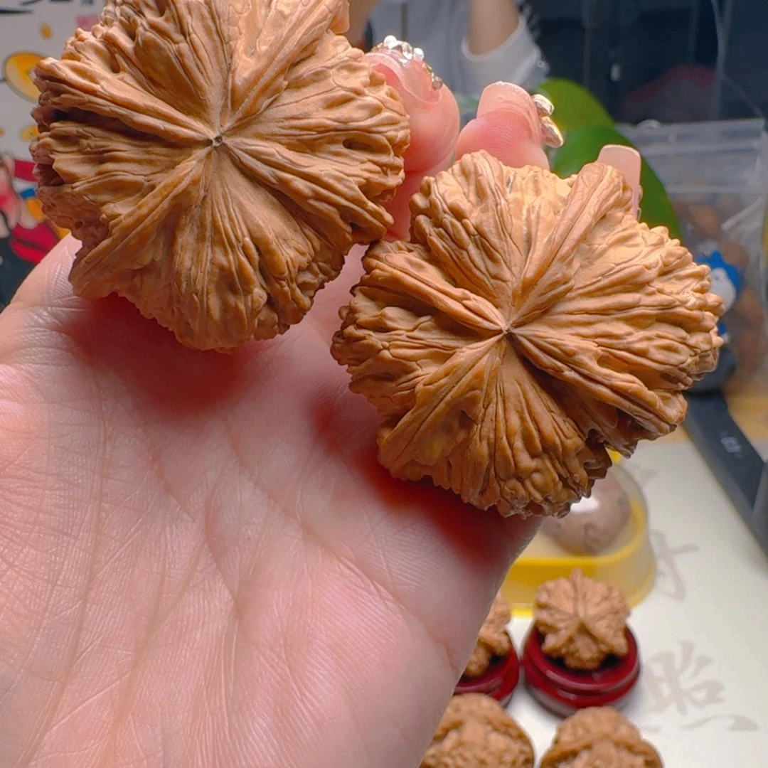 核桃把件白狮子连体四棱