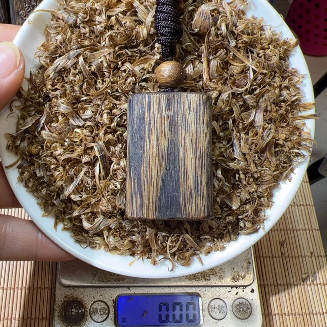 蓝****沉香沉香碎屑白棋素牌13克