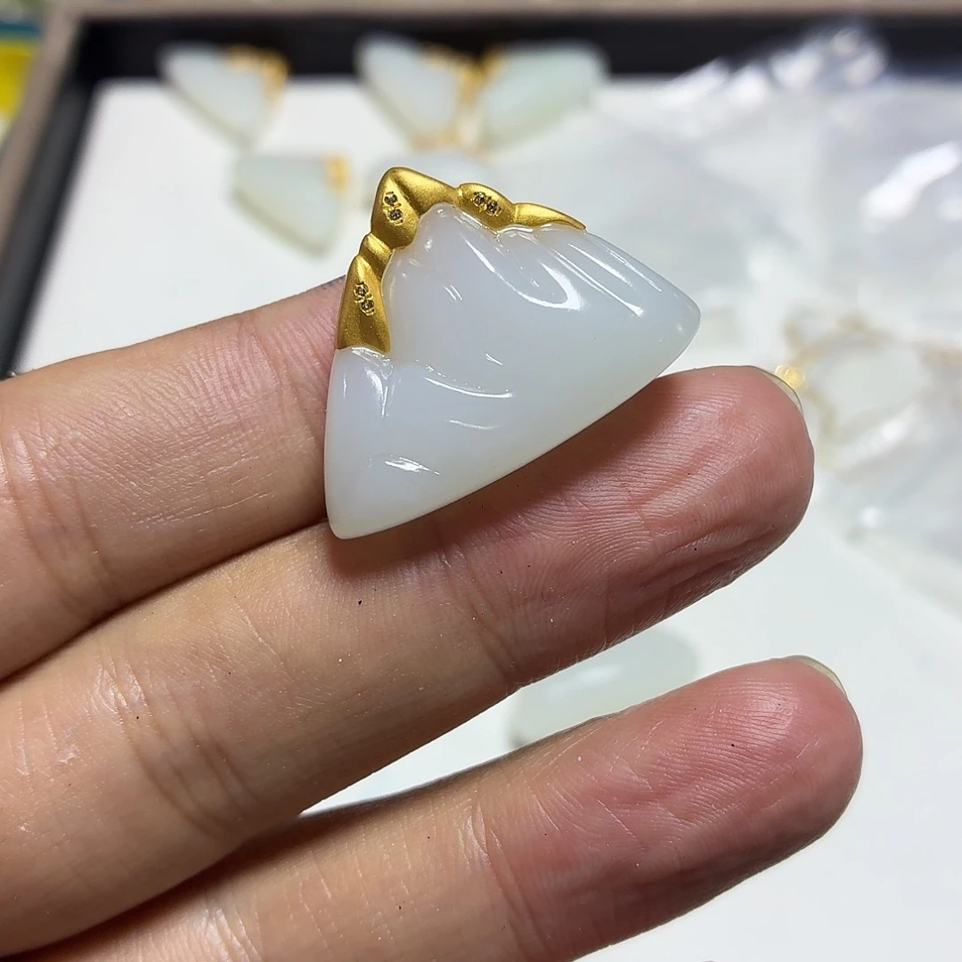 和田玉18K金镶嵌颈饰