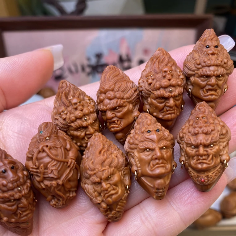 八大金刚橄榄核雕刻2
