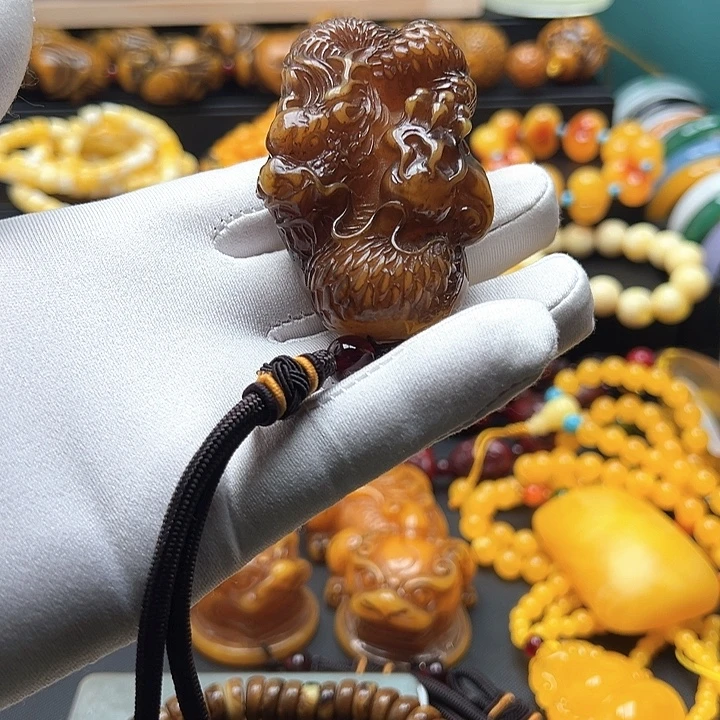 琥珀未镶嵌颈饰蜜蜡