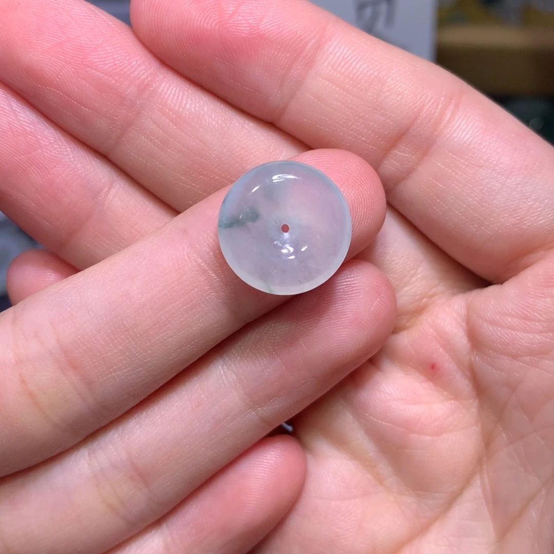 翡翠未镶嵌颈饰平安扣