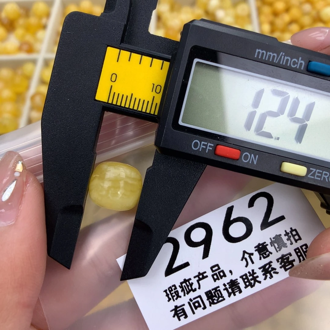 未镶嵌琥珀珠宝奇石