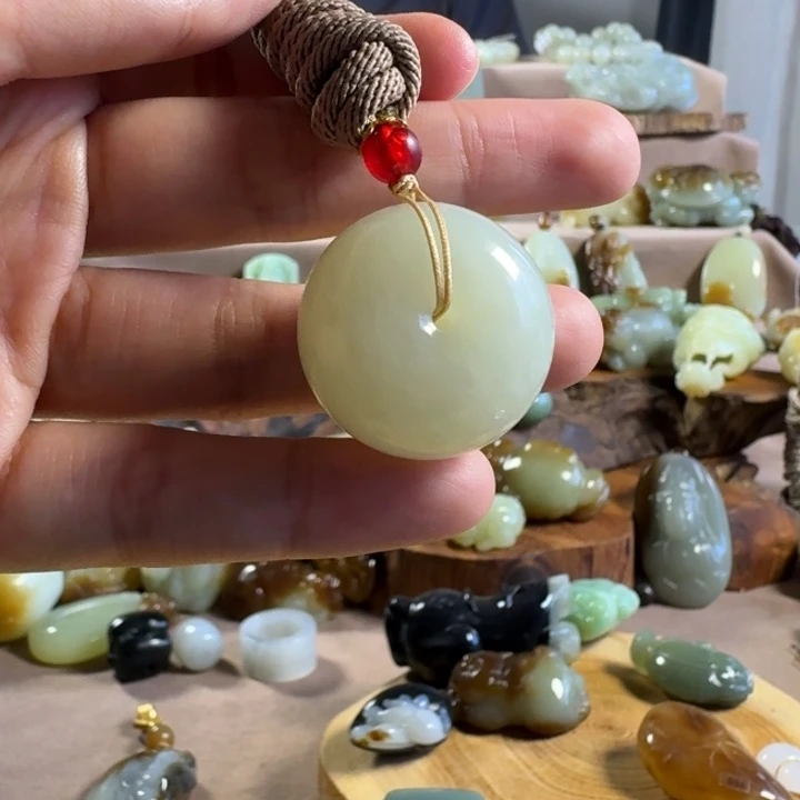 和田玉（糖玉）未镶嵌颈饰