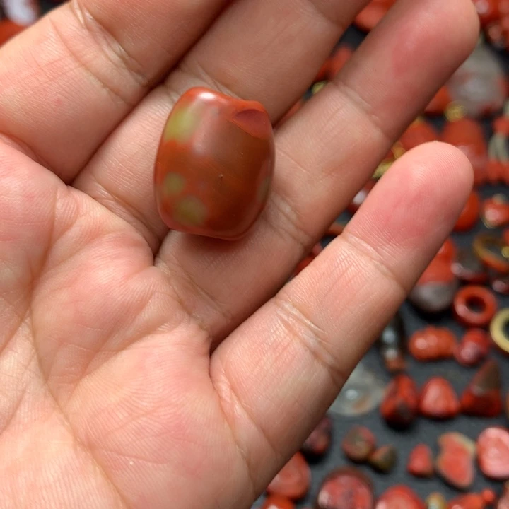 南红玛瑙未镶嵌颈饰