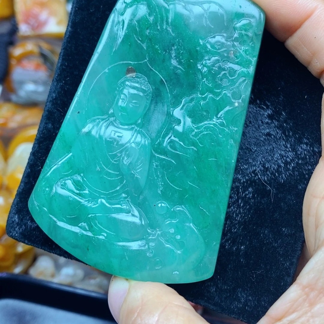 未镶嵌石英质玉（黄龙玉）颈饰