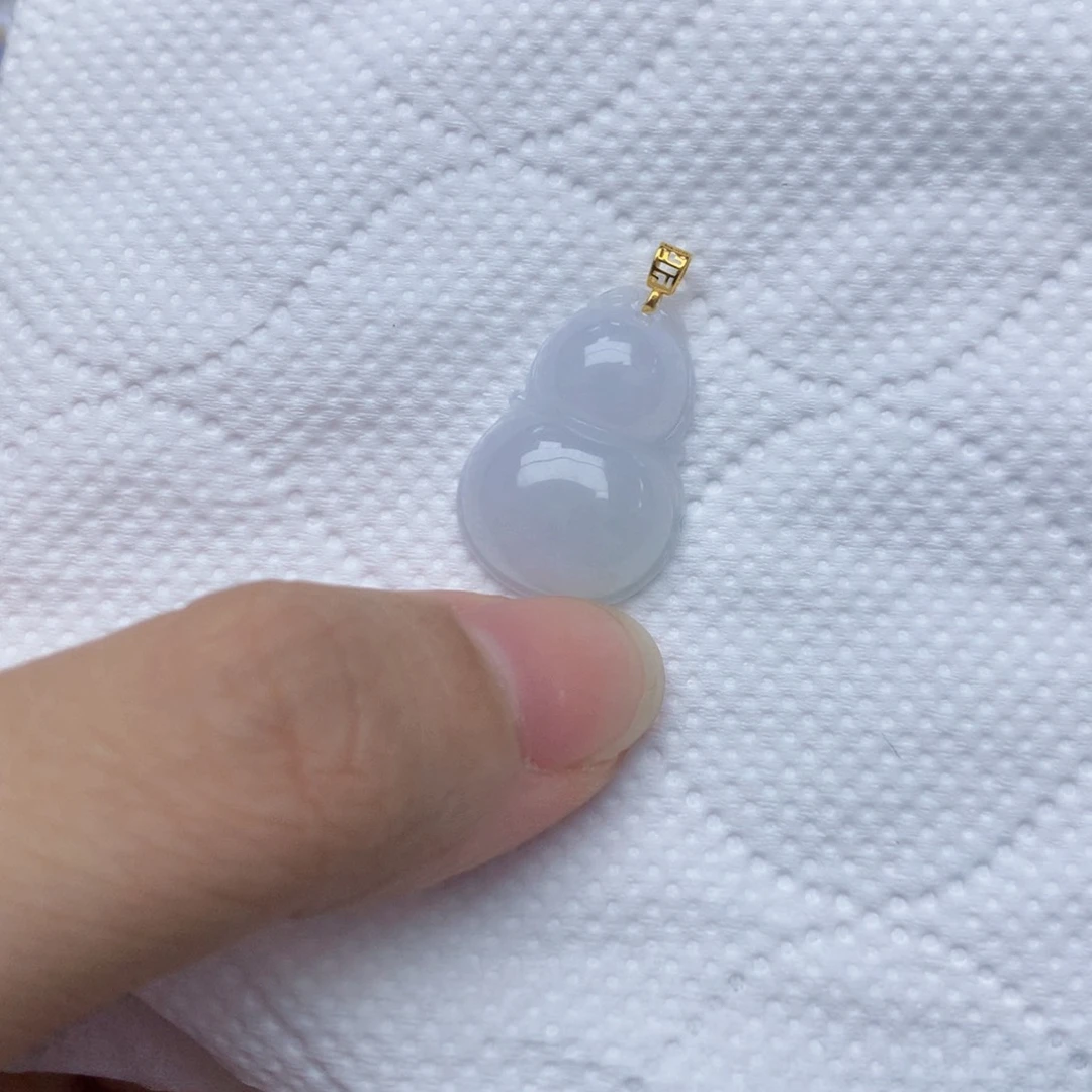 翡翠18K金镶嵌颈饰葫芦