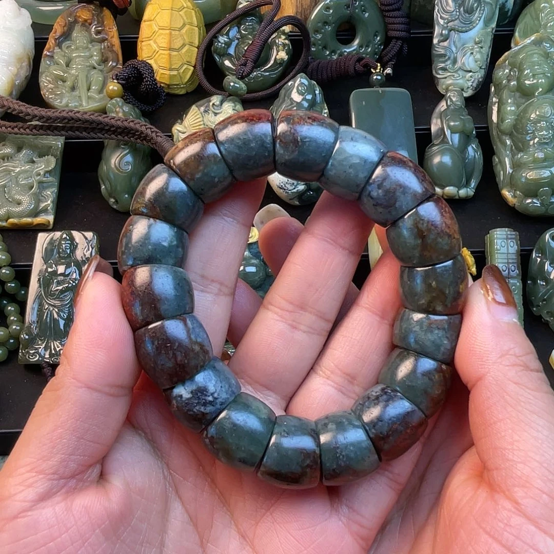 透闪石质玉未镶嵌挂件