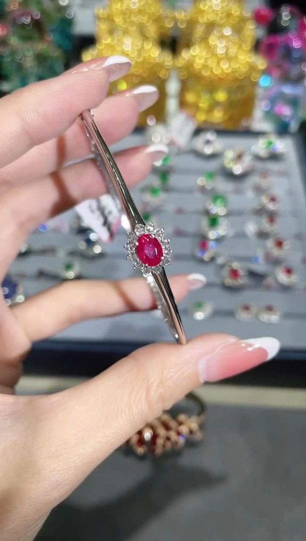 18K金镶嵌天然红宝石手镯单颗