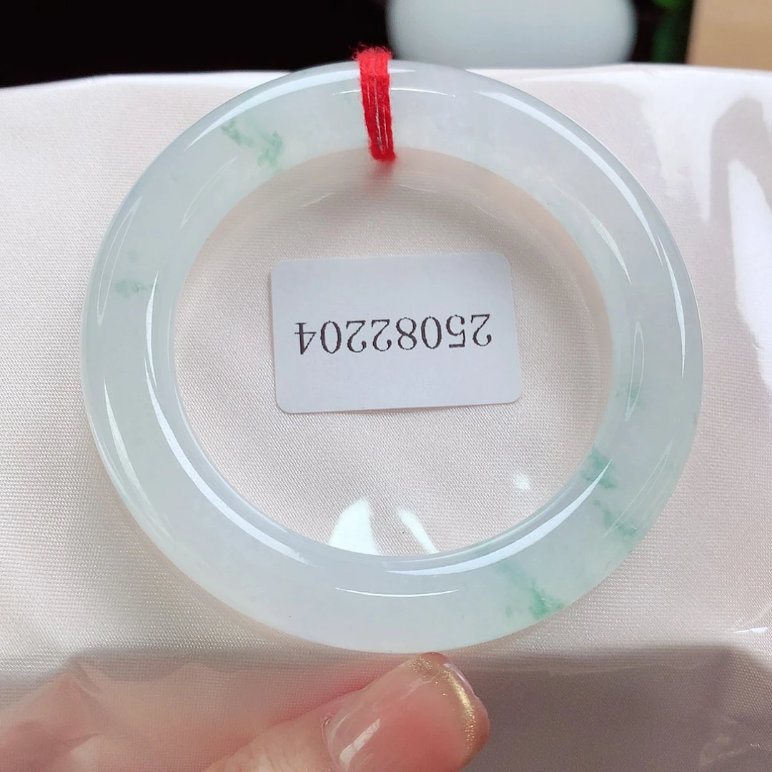 未镶嵌手镯（圆镯）翡翠天然a货翡翠